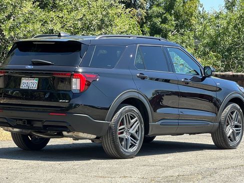 Used 2026 Ford Explorer ST-Line w/ ST-Line Street Pack AWD/4WD image 4