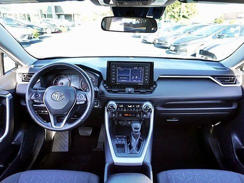 Used 2022 Toyota RAV4 XLE w/ Convenience Package FWD image 19