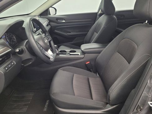 Used 2025 Nissan Altima 2.5 SV FWD image 17