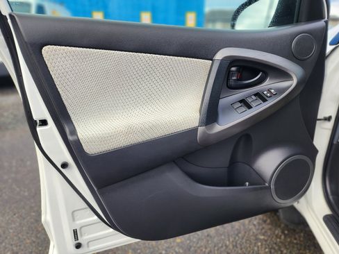 Used 2014 Toyota RAV4 EV image 10