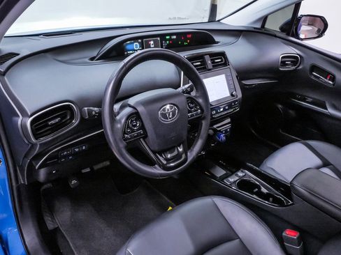 Used 2020 Toyota Prius XLE image 2
