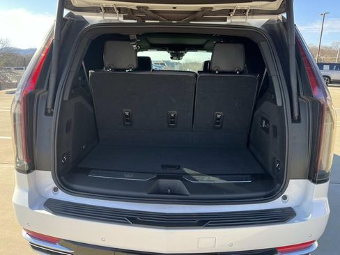 Used 2021 Cadillac Escalade Premium Luxury w/ Performance Package image 12