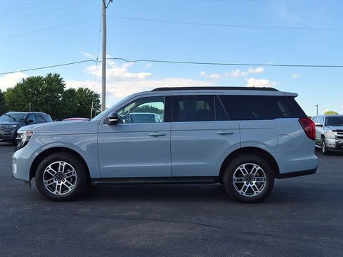 Used 2025 Ford Expedition Active AWD/4WD image 4