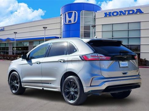 Used 2022 Ford Edge SE w/ Black Appearance Package image 4
