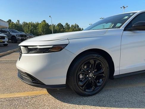 Used 2025 Honda Accord SE image 5