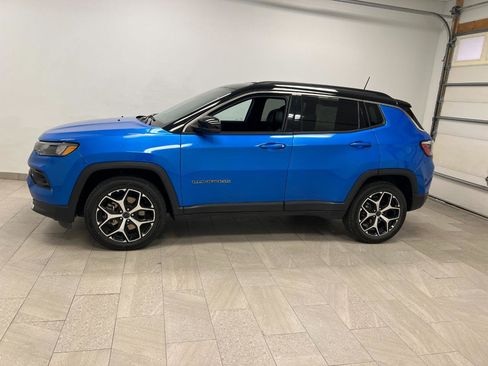 Used 2025 Jeep Compass Limited AWD/4WD image 3