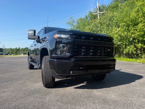 Used 2023 Chevrolet Silverado 2500 Custom w/ Custom Value Package AWD/4WD image 4