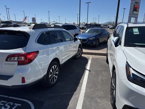 Used 2017 Subaru Outback 2.5i Limited w/ Popular Package #5 AWD/4WD image 5