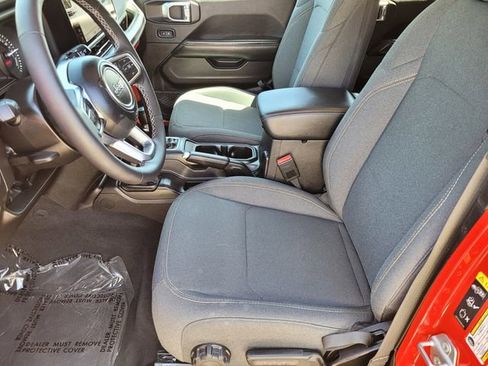 Used 2025 Jeep Wrangler Unlimited Sahara w/ Safety Group AWD/4WD image 16