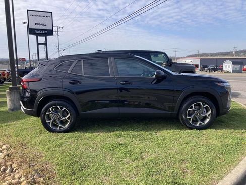 New 2026 Chevrolet Trax LT w/ Driver Confidence Package FWD image 2
