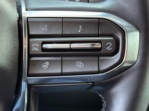 Used 2025 GMC Acadia Elevation image 21