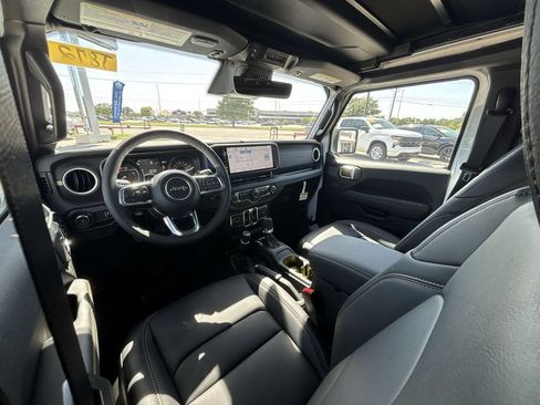 New 2025 Jeep Wrangler Unlimited Sahara AWD/4WD image 17
