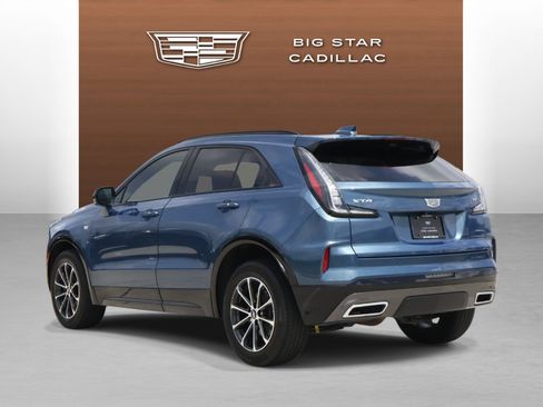 Used 2025 Cadillac XT4 Sport w/ Technology Package FWD image 3