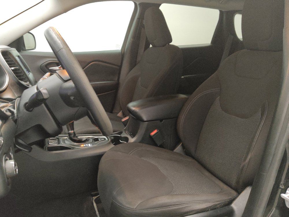 Used 2019 Jeep Cherokee Latitude w/ Popular Appearance Group FWD image 17