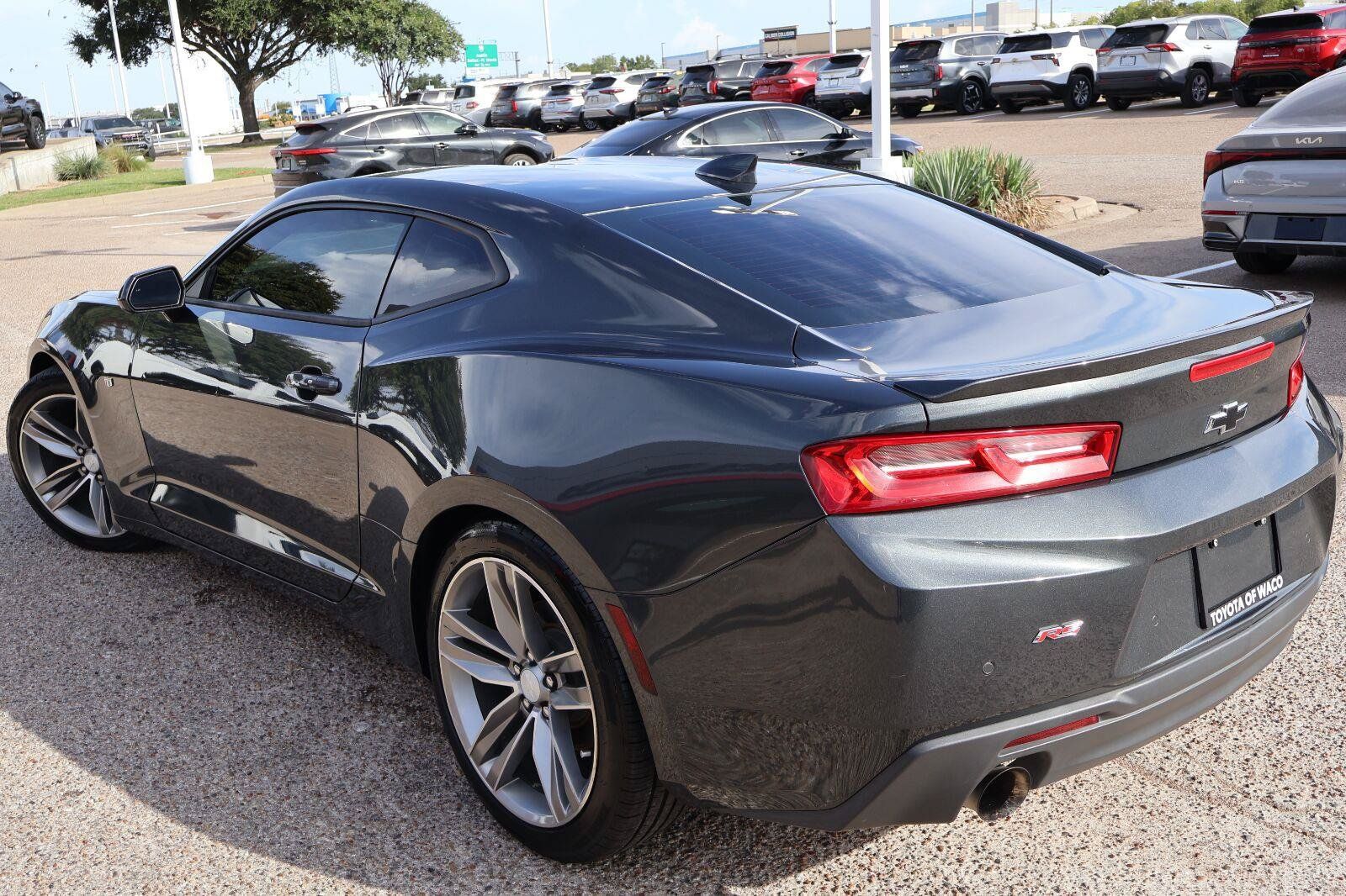 Used 2018 Chevrolet Camaro LT RWD image 5
