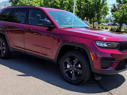 New 2025 Jeep Grand Cherokee Altitude w/ Trailer Tow Package image 2