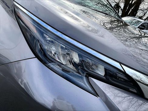 Certified 2024 Toyota Sienna XLE image 28