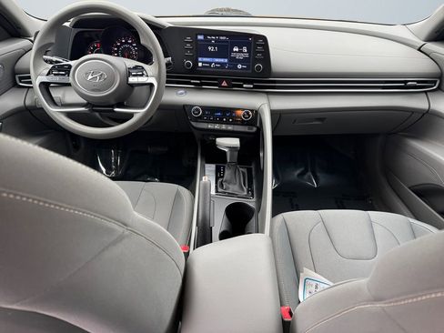 Used 2022 Hyundai Elantra SEL w/ Cargo Package image 10