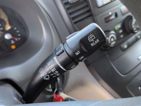 Used 2008 Kia Sedona LX image 24