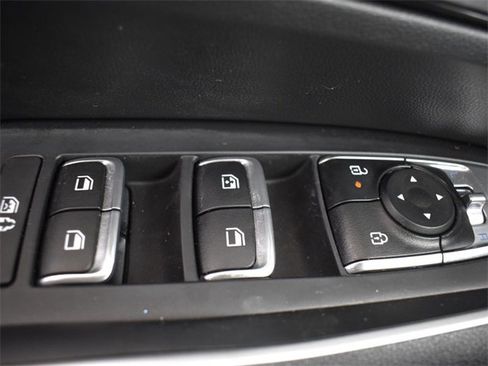 Certified 2025 Kia Sorento S w/ Panoramic Sunroof Package image 32