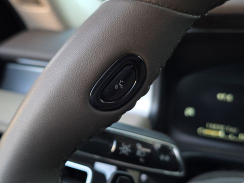 Used 2023 Lincoln Aviator Standard w/ Elements Package image 18