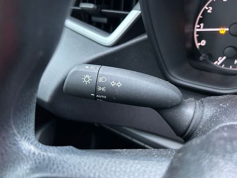 Used 2025 Toyota Corolla LE image 21