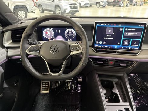 New 2026 Volkswagen Tiguan SE R-Line FWD image 28