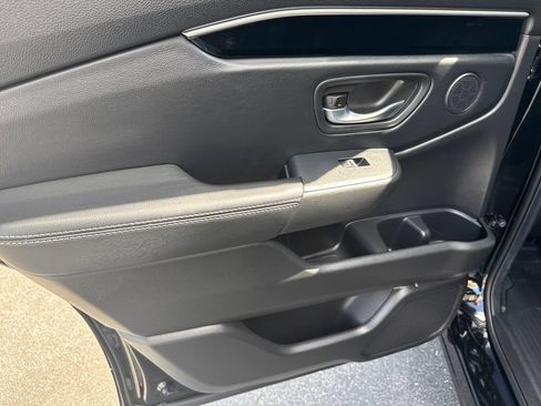 Certified 2025 Honda Pilot EX-L image 17