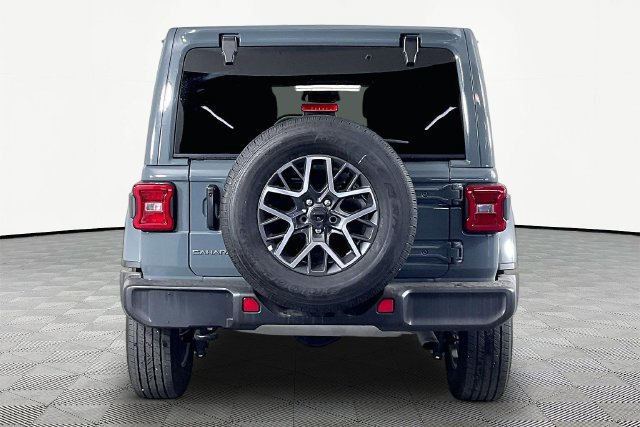 Used 2026 Jeep Wrangler Unlimited Sahara AWD/4WD image 5