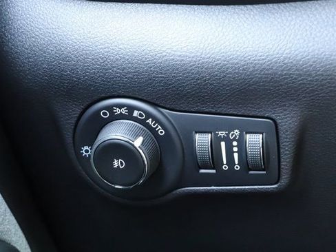 New 2024 Jeep Compass Latitude w/ Sun and Sound Group image 35