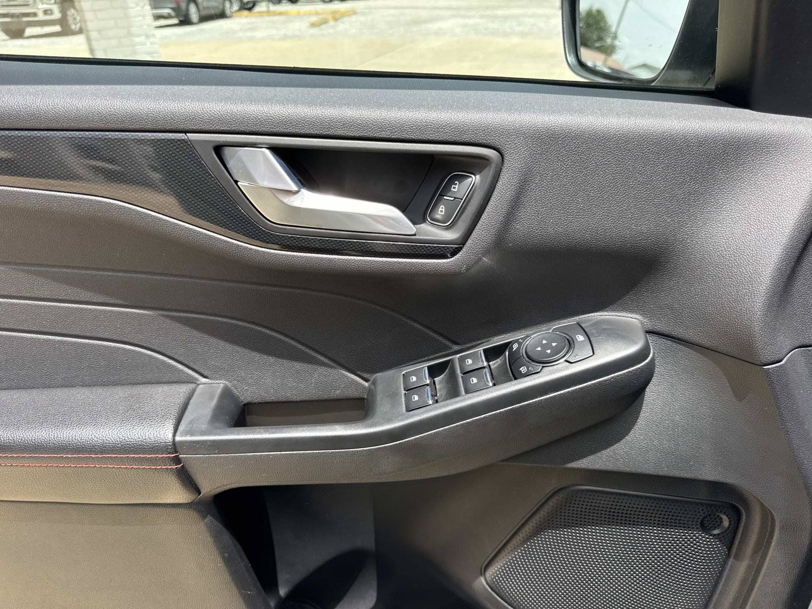 Used 2025 Ford Escape ST-Line FWD image 19