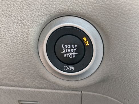 Used 2021 Chrysler Pacifica Touring-L image 27