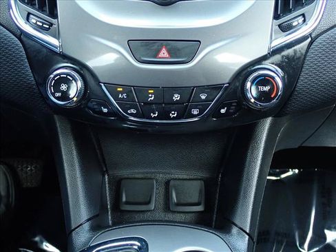 Used 2017 Chevrolet Cruze LT w/ Convenience Package FWD image 17