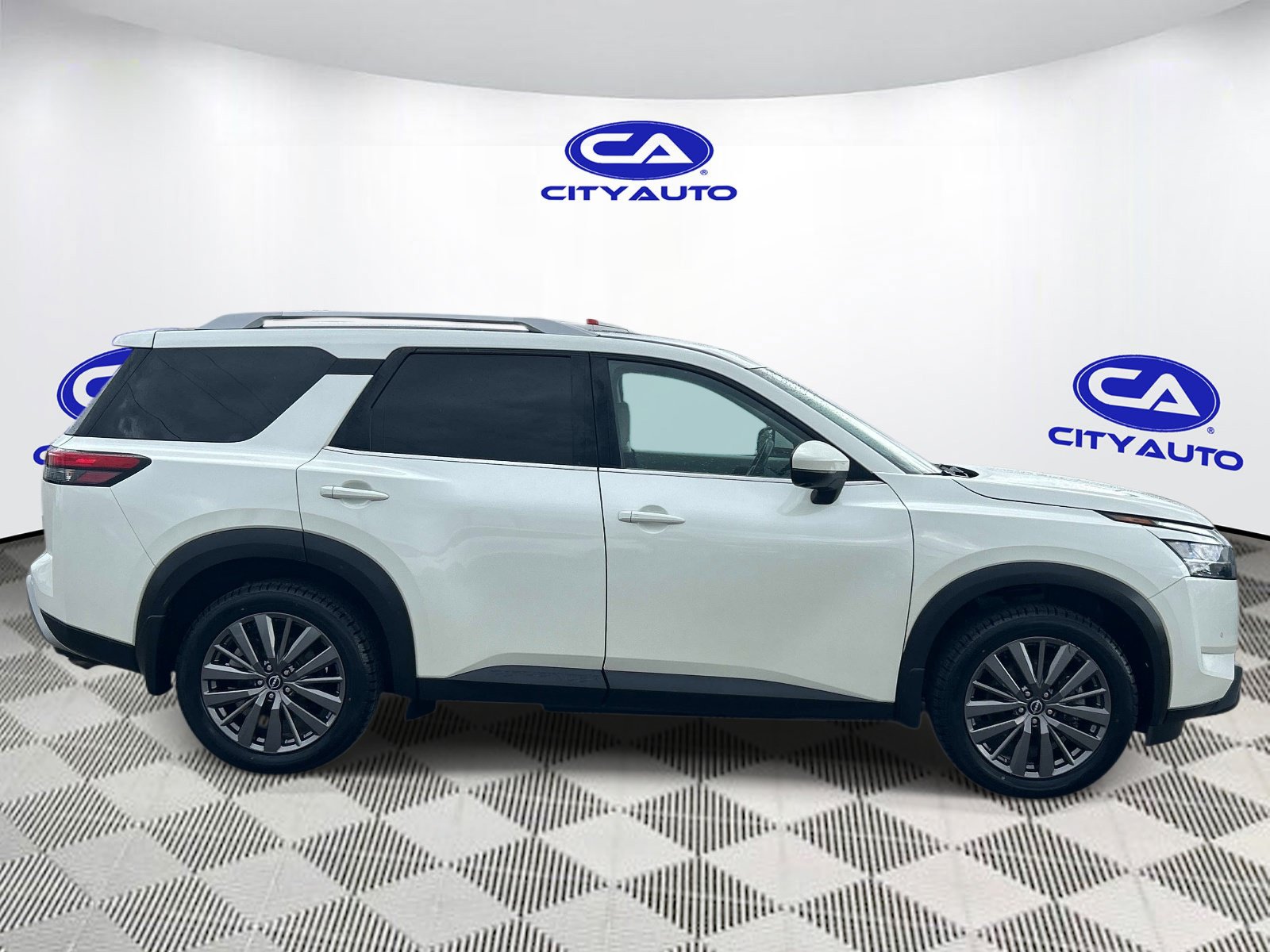 Used 2024 Nissan Pathfinder SL w/ SL Premium Package AWD/4WD image 2