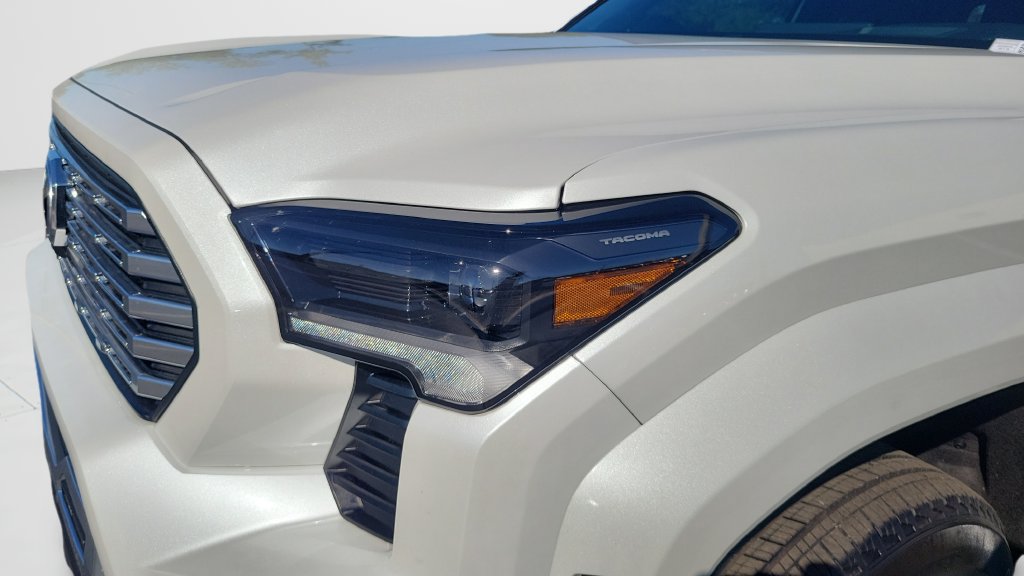 Used 2025 Toyota Tacoma Limited AWD/4WD image 25