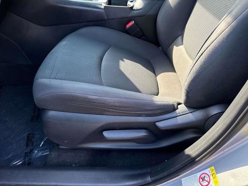 Used 2019 Toyota RAV4 LE image 17