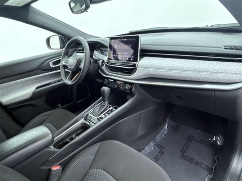 Used 2024 Jeep Compass Sport image 15