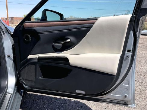 Used 2025 Lexus ES 300h w/ Premium Package image 21