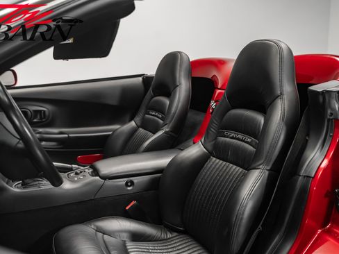 Used 2001 Chevrolet Corvette Convertible w/ Preferred Equipment Group2 image 31