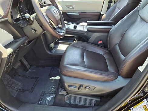 Used 2022 Toyota Sienna Platinum FWD image 15