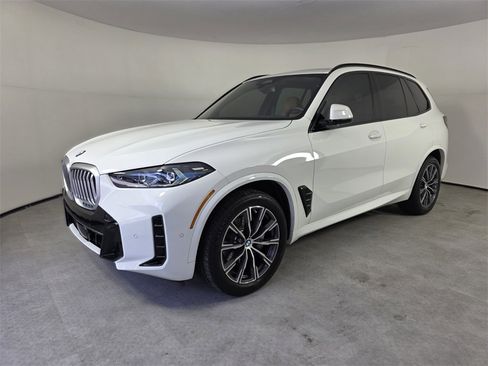 Used 2025 BMW X5 xDrive40i w/ M Sport Package image 8