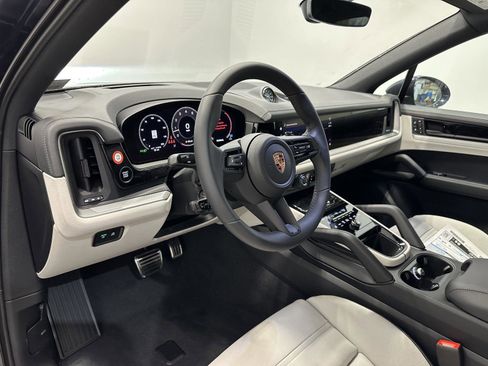 New 2026 Porsche Cayenne S image 4