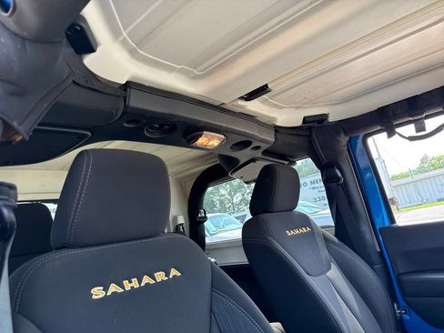 Used 2015 Jeep Wrangler Sahara w/ Connectivity Group AWD/4WD image 37