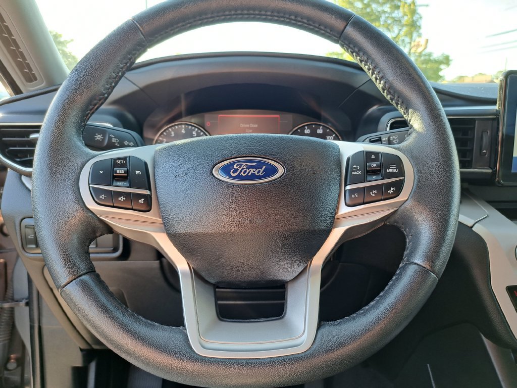 Used 2024 Ford Explorer XLT w/ Equipment Group 202A RWD image 10
