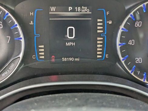 Used 2017 Chrysler Pacifica Touring-L FWD image 11