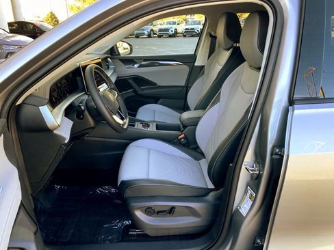 New 2026 Volkswagen Tiguan SE FWD image 29