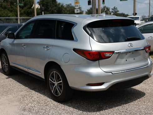 Used 2017 INFINITI QX60 Luxe w/ Premium Package AWD/4WD image 3