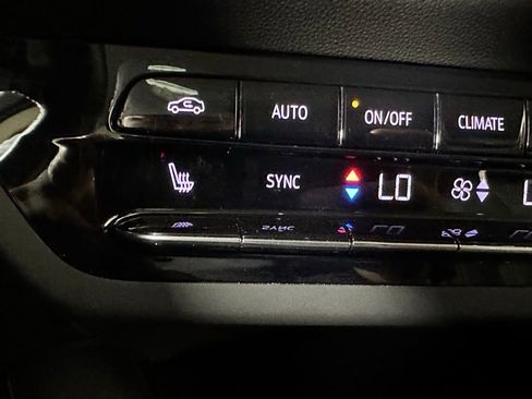 Used 2022 Buick Envision Essence w/ Safety Package image 22