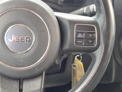 Used 2017 Jeep Patriot Latitude AWD/4WD image 18