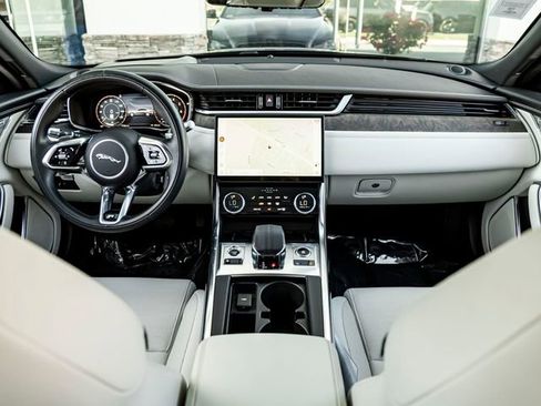 Used 2021 Jaguar XF R-Dynamic SE AWD/4WD image 18